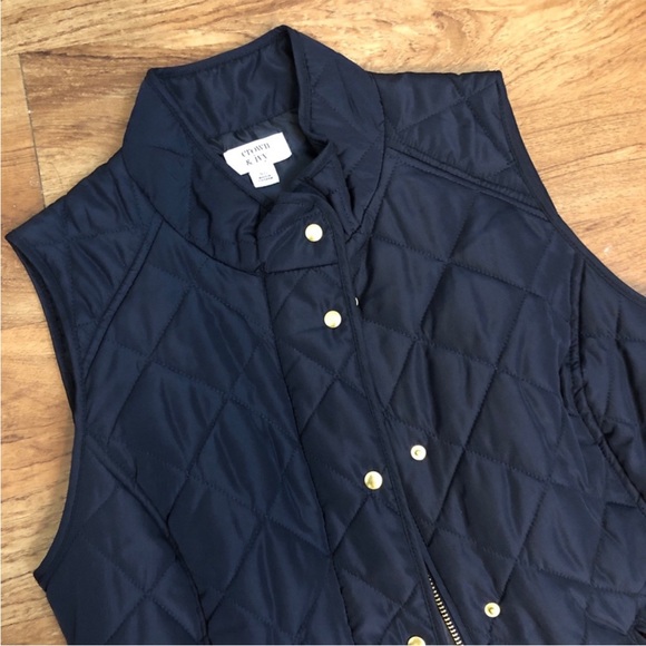 Crown & Ivy. New with tags Quilted Vest in Navy. Gold hardware. So in trend. XS - Picture 4 of 5